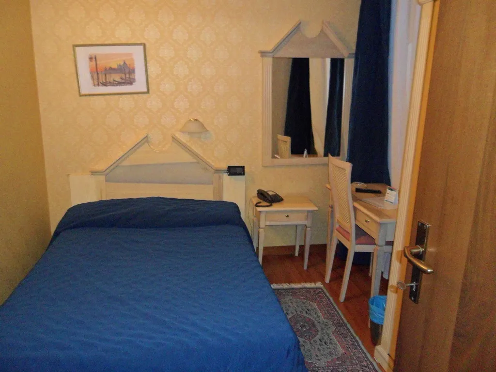 DOUBLE ECONOMY Room, Tintoretto Hotel, Venice