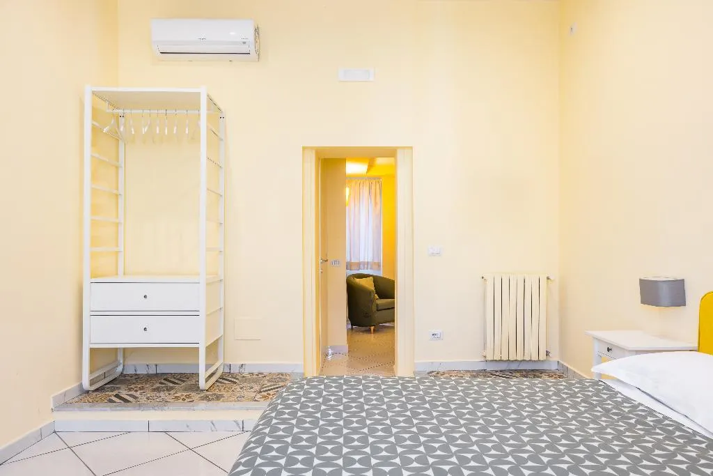 TRIPLE CLASSIC Room, La Casa Di Bruno, Naples