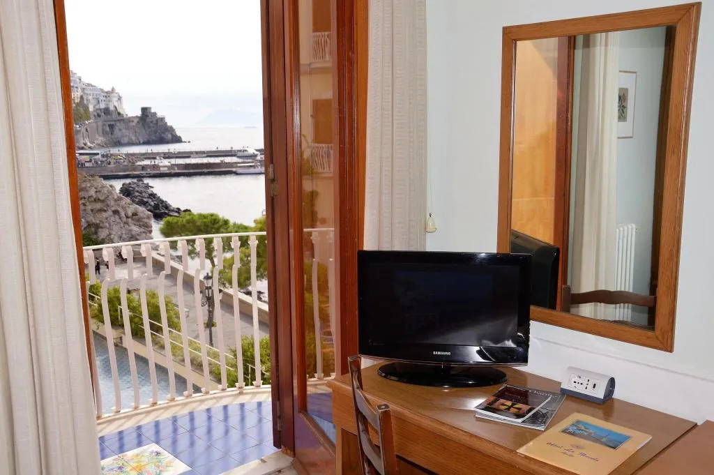 TWIN PARTIAL OCEAN VIEW Room, La Bussola, Naples