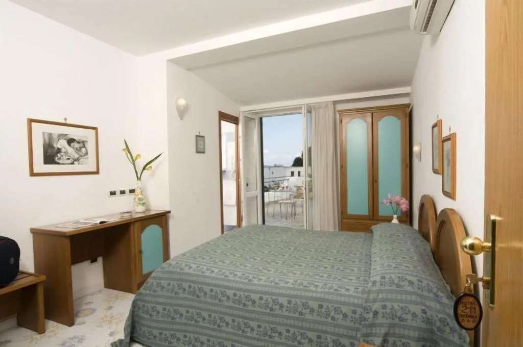 SINGLE STANDARD Room, Gemma Hotel, Naples