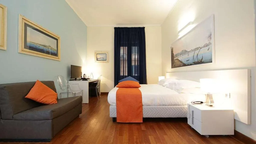 Room, Rex, Naples