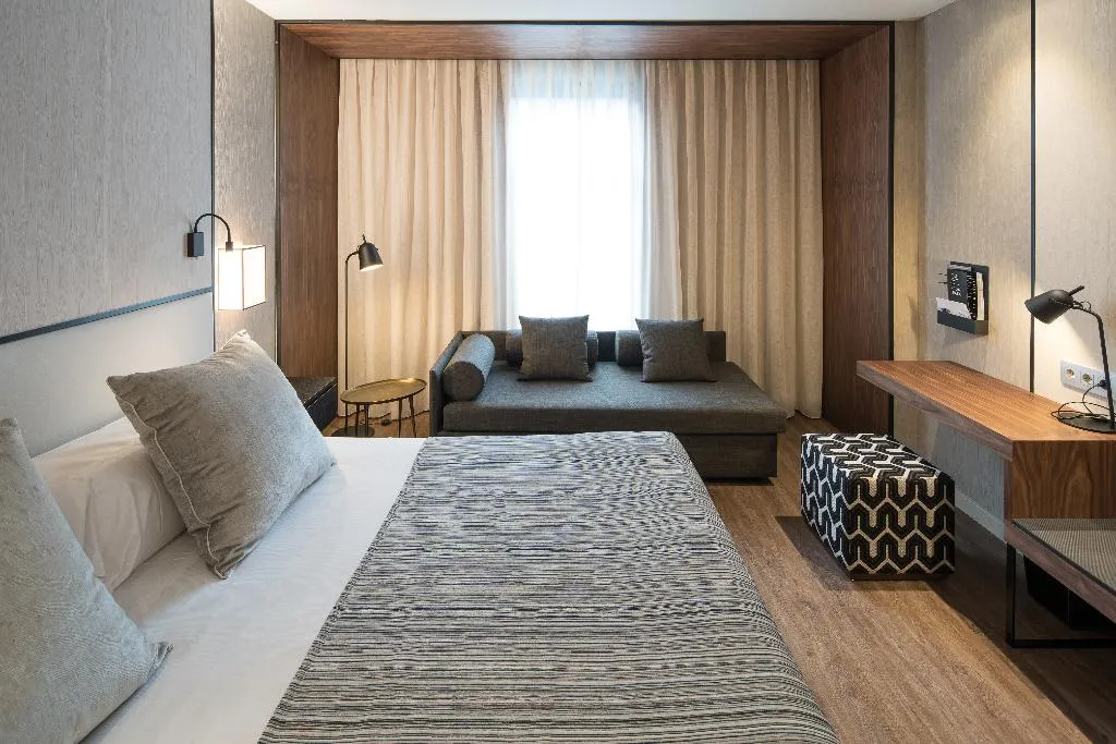 Double or Twin DELUXE Room, Catalonia Barcelona Plaza, Barcelona