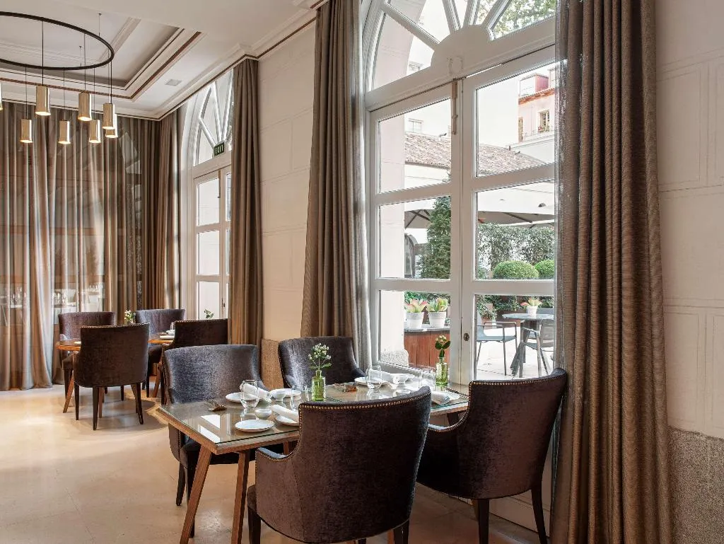 Restaurant, Palacio de los Duques Gran Meliá, Madrid