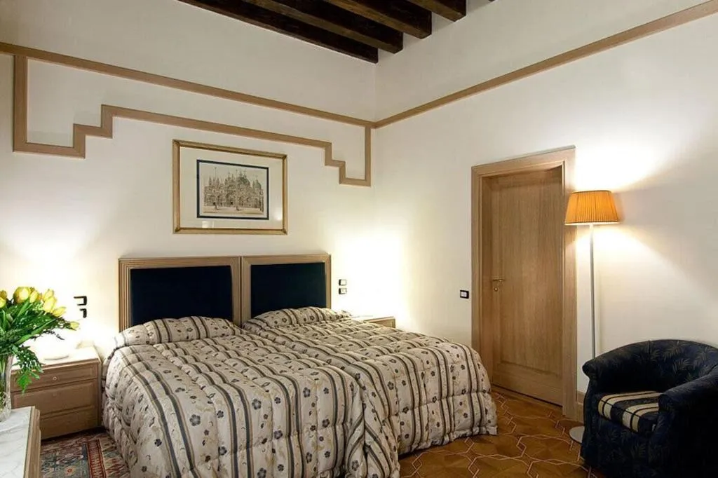 DOUBLE SUPERIOR Room, Foscari Palace, Venice