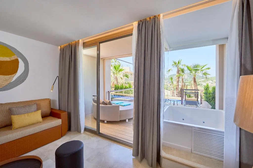 JUNIOR SUITE POOL VIEW Room, Zafiro Palace Andratx, Majorca