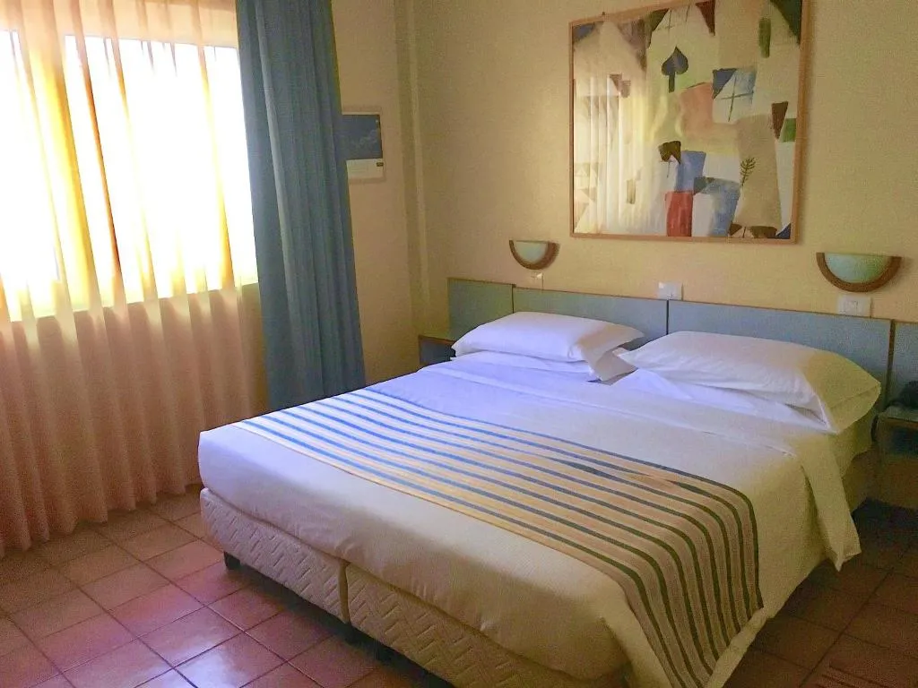 Room, Ping Pong, Rome