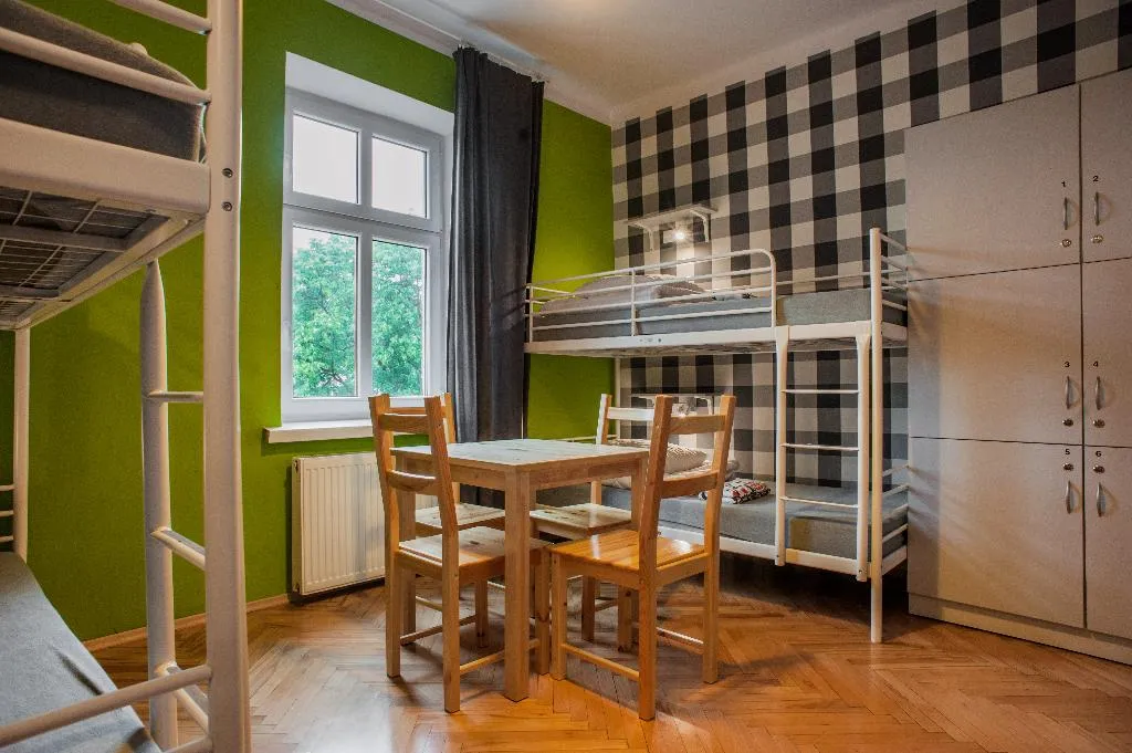 Room CAPACITY 8 WITH SHARED BATHROOM Room, Hostel Atlantis Kraków, Krakow