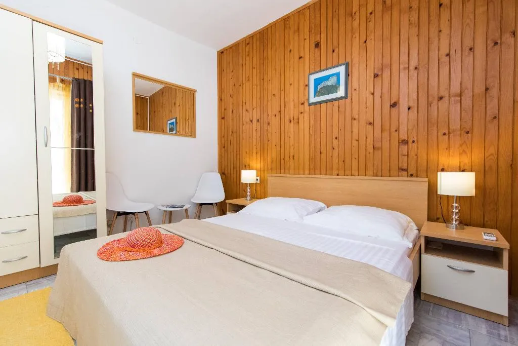 DOUBLE WITH TERRACE Room, Guest House J&J, Dubrovnik