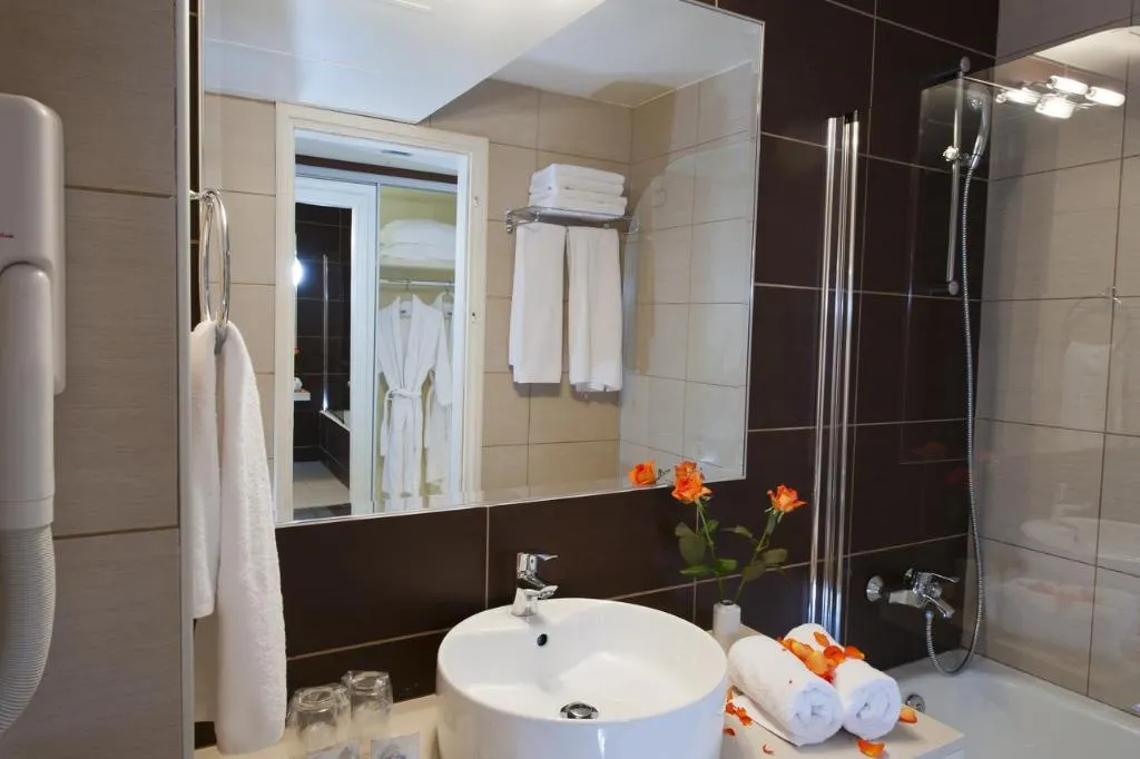 Room, Grand Hotel Holiday Resort, Crete