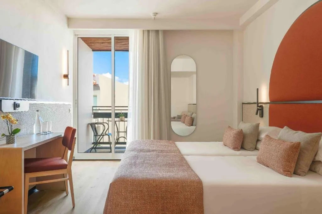 FAMILY ROOM CAPACITY 3 Room, The Editory Garden Carmo Funchal, Madeira