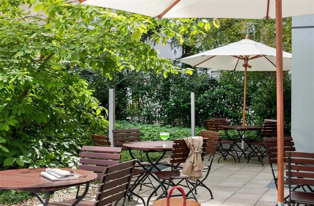 Terrace, B&B HOTEL Berlin City West, Berlin