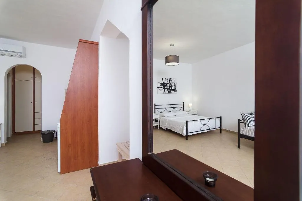 Room, Aelia Suites, Santorini