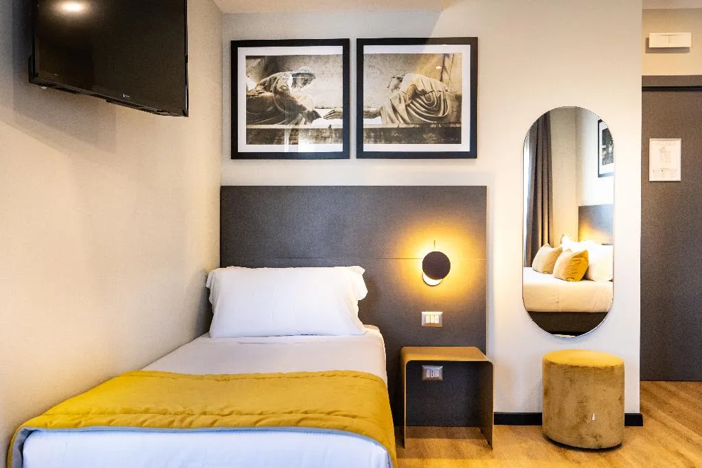 Double or Twin DELUXE Room, The Cross, Rome