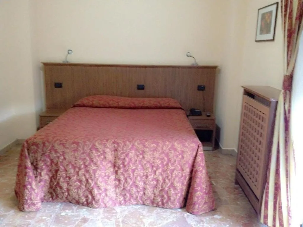 Room, Hotel York, Milan