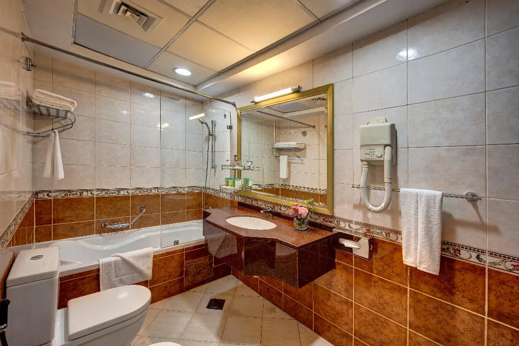 Double or Twin DELUXE Room, Howard Johnson Plaza by Wyndham Dubai Deira, Dubai