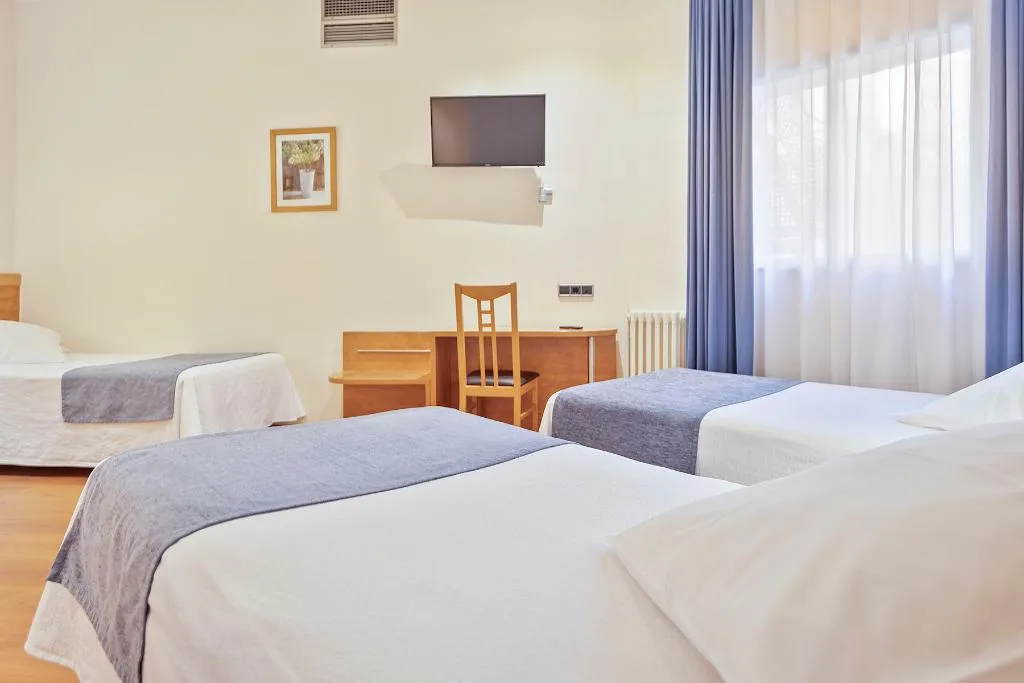 TRIPLE STANDARD Room, Acta Antibes, Barcelona