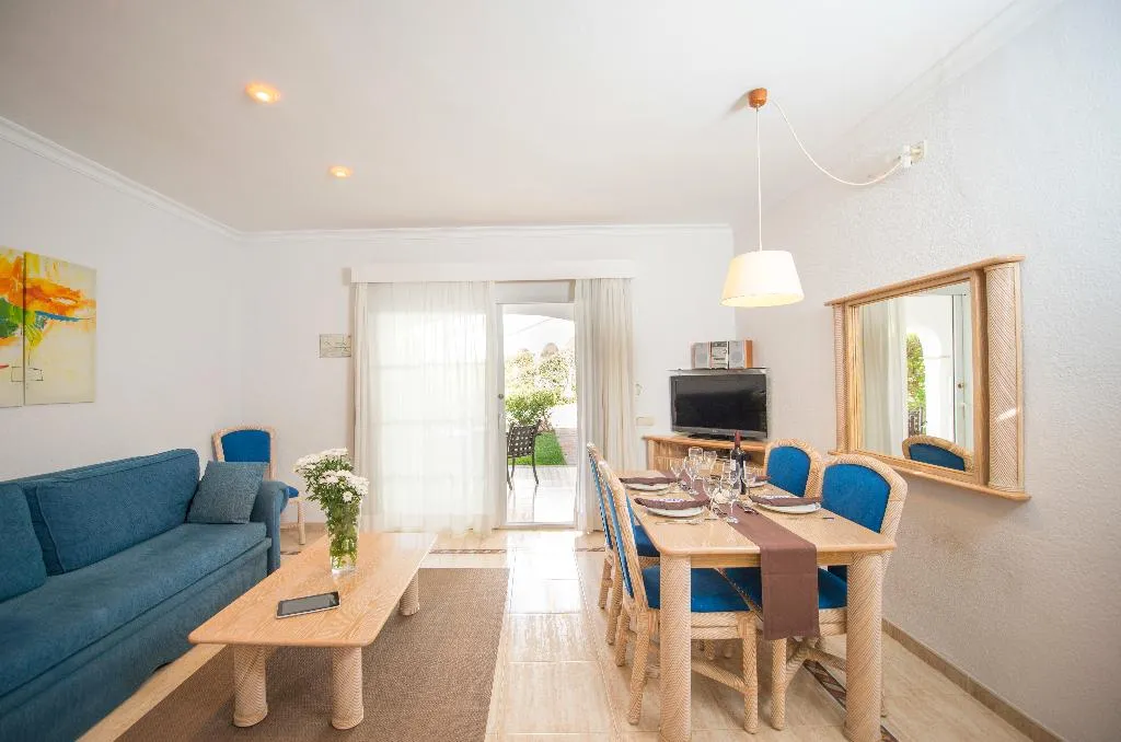 APARTMENT TWO BEDROOMS Room, Ona Village Cala d'Or, Majorca