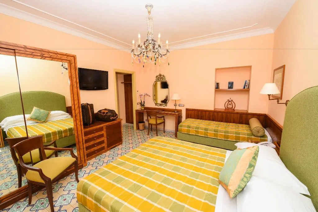 TRIPLE STANDARD Room, Antiche Mura, Naples