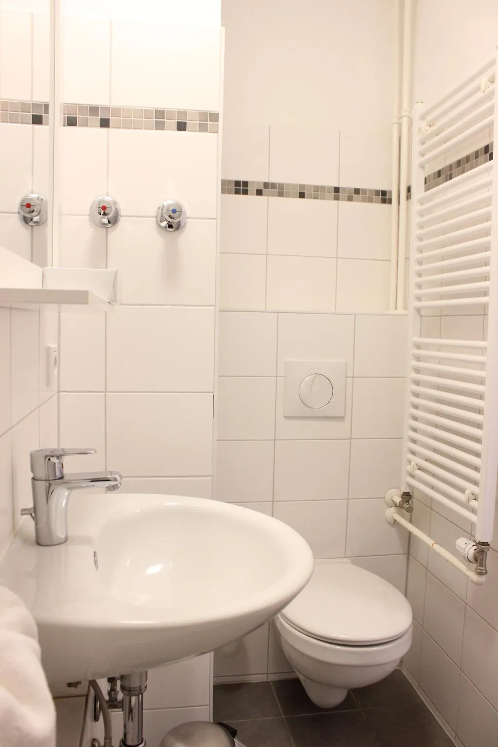 TWIN BUNK BED Room, Hotel Luetzow, Berlin
