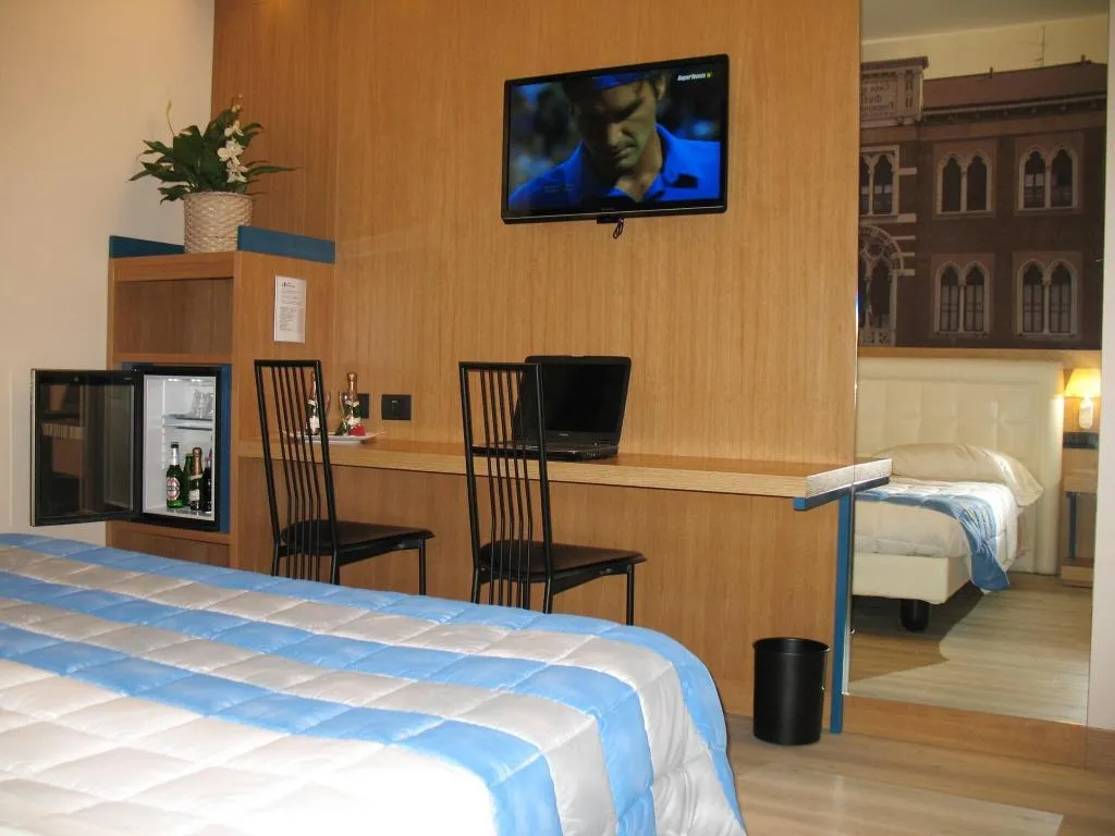 TWIN SUPERIOR Room, Hotel Domenichino, Milan