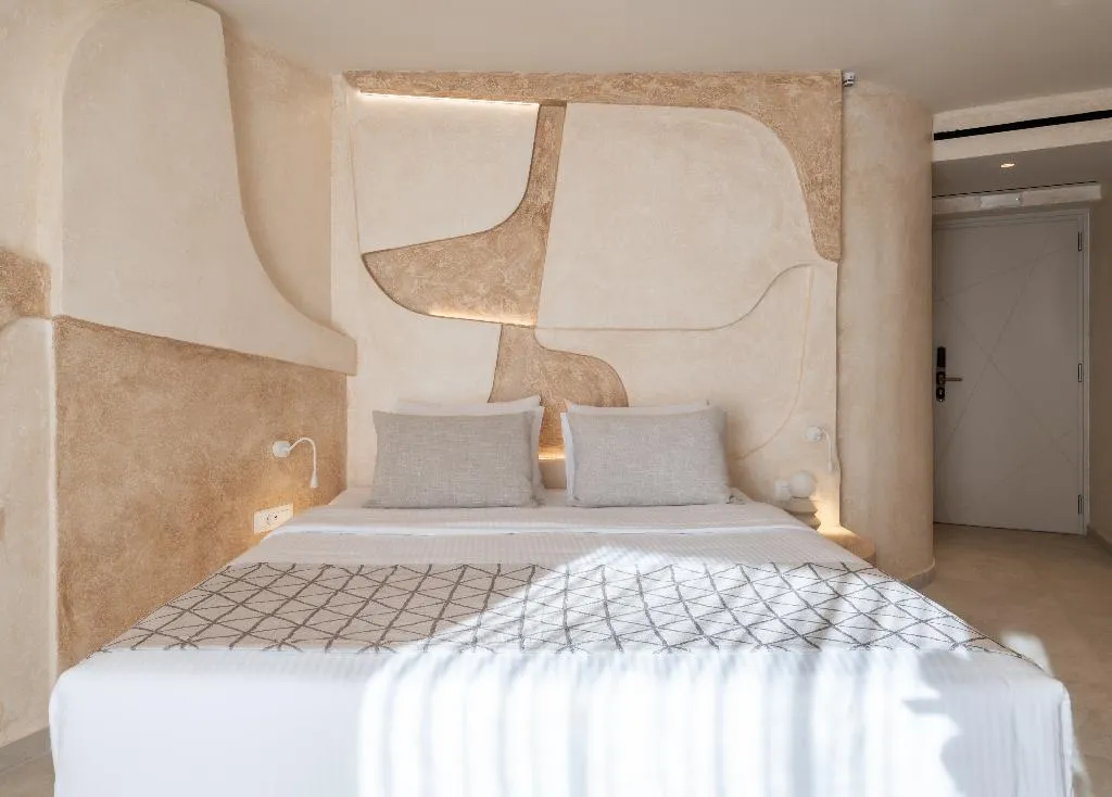 JUNIOR SUITE DELUXE POOL VIEW Room, Heyday Luxury Suites, Santorini