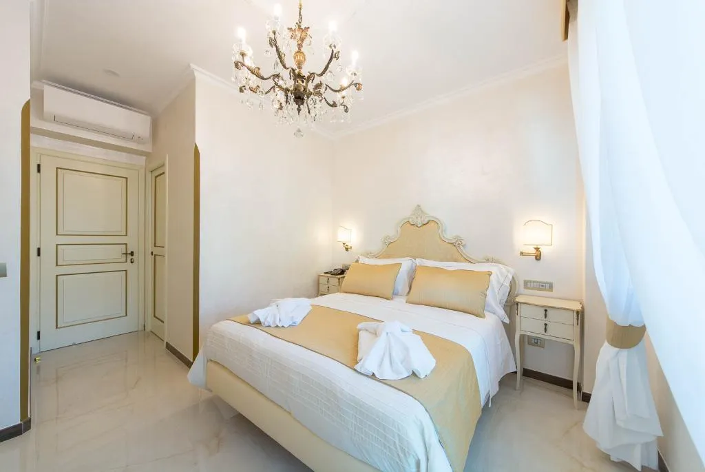 DOUBLE SUPERIOR SEA VIEW Room, B&B Palazzo Montesanto, Naples