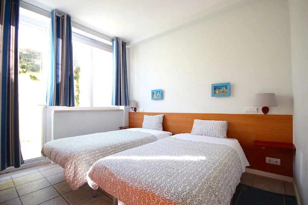 APARTMENT CAPACITY 6 TWO BEDROOMS Room, Quinta Da Vigia, Lisbon