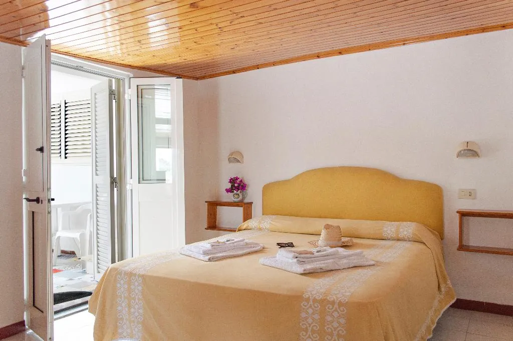 TRIPLE STANDARD Room, La Maggioressa, Naples