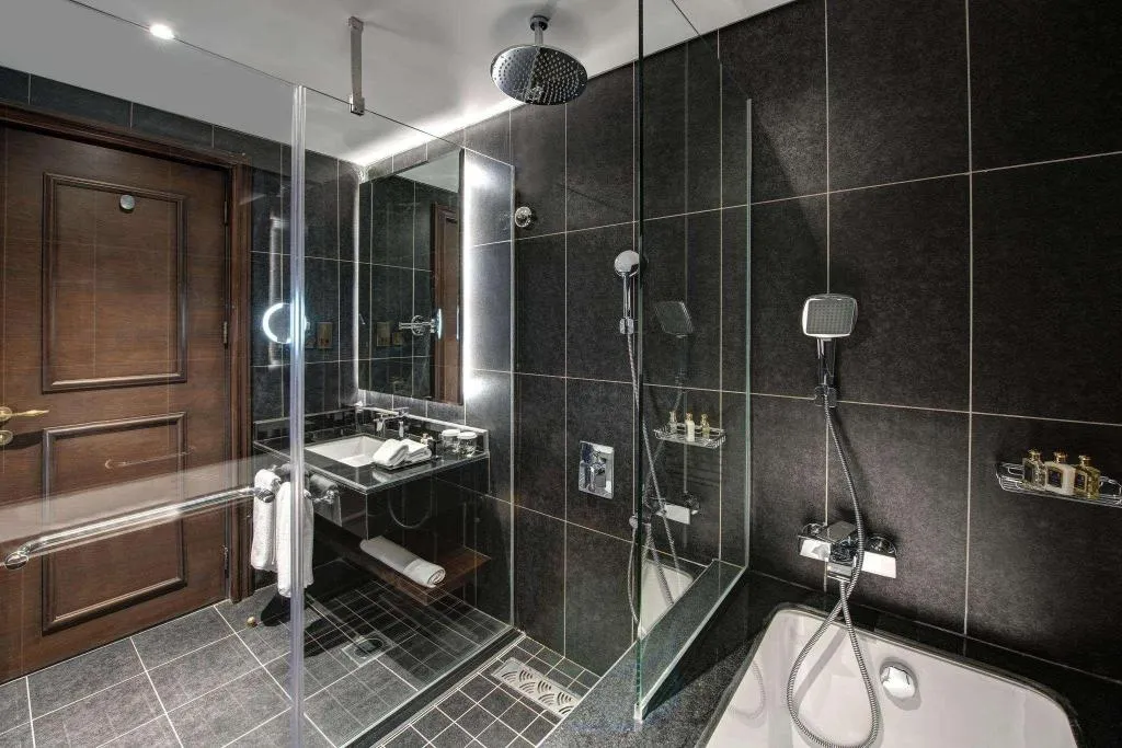 Room, Dukes The Palm Dubai Hotel, Dubai