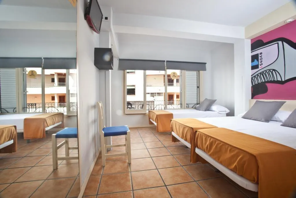 Room, Ten Hostel, Ibiza