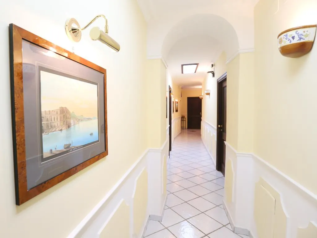 Lobby, Santa Lucia 50, Naples