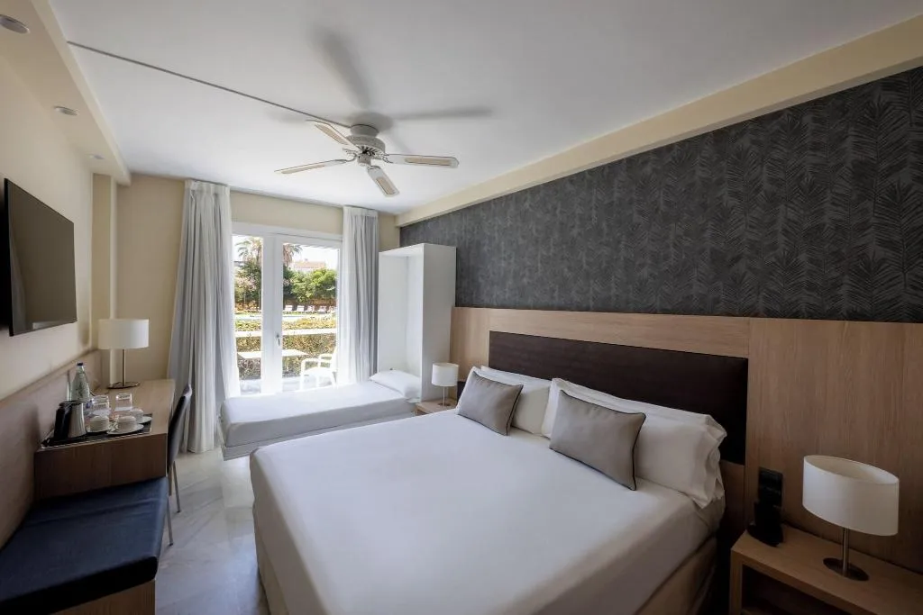 TRIPLE QUEEN SIZE BED Room, Catalonia Mirador des Port, Menorca