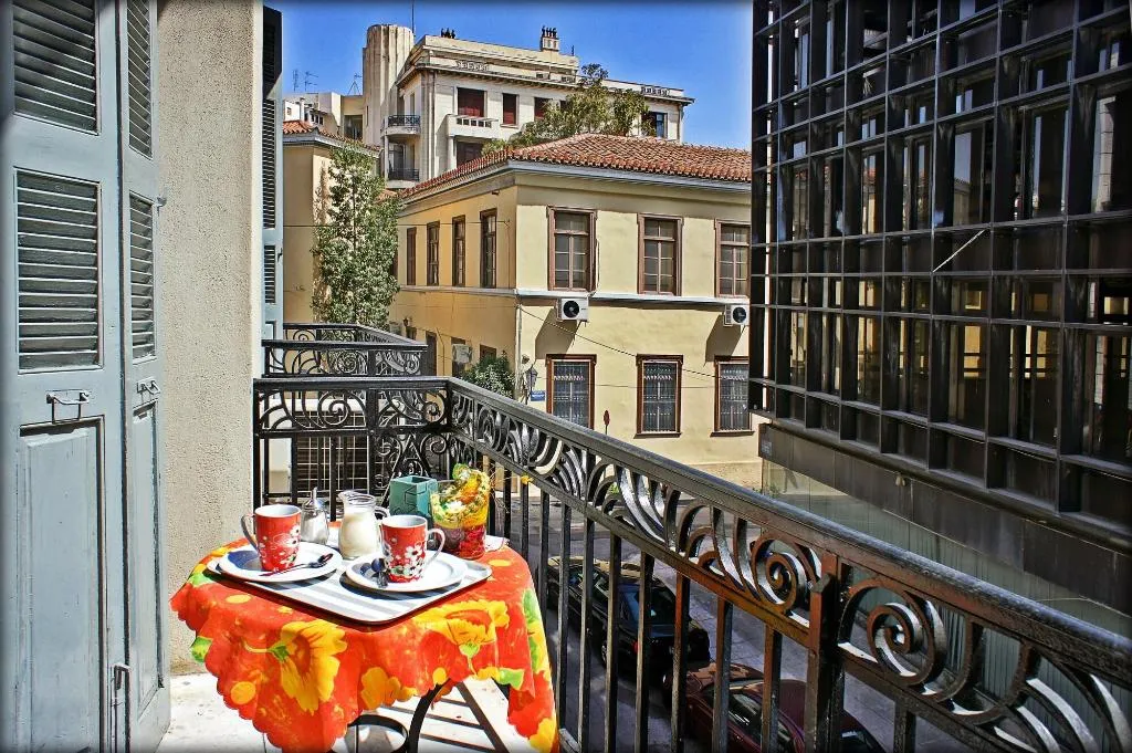 Room, Dioskouros, Athens