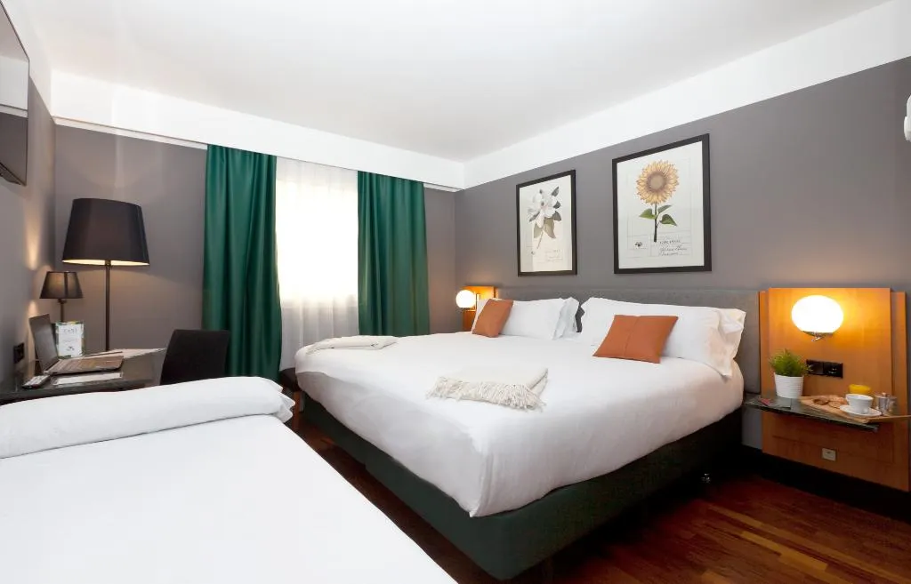 TRIPLE STANDARD Room, Malcom and Barret, Valencia