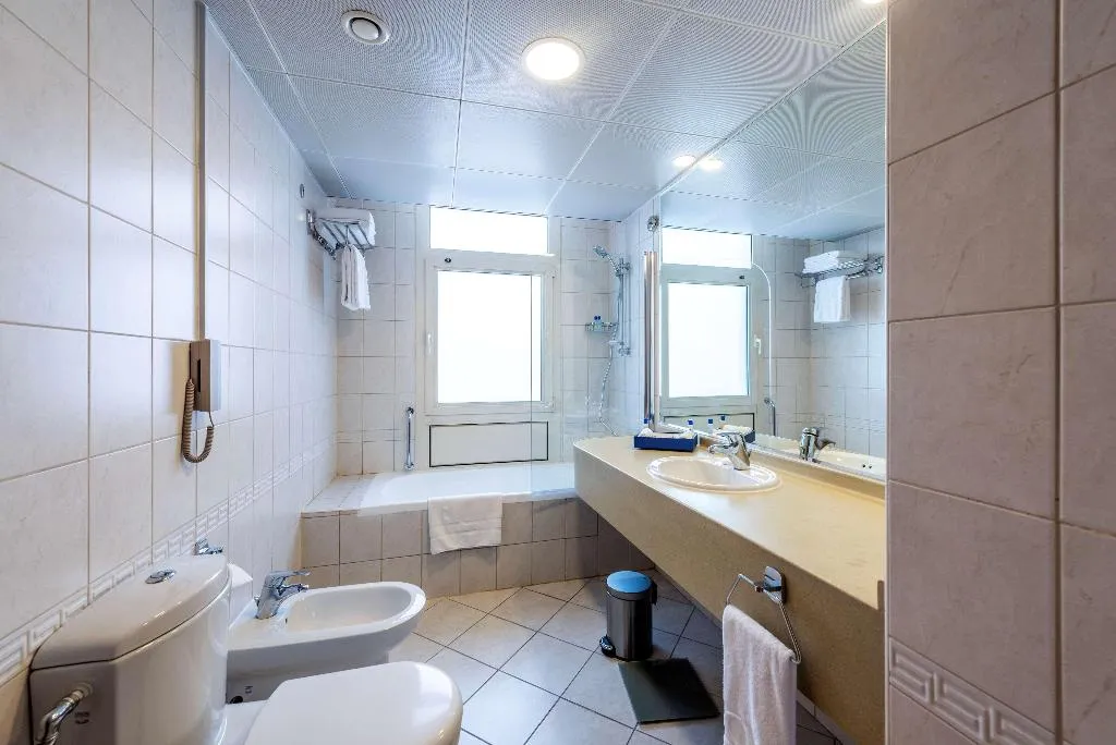 Room, Roda Al Murooj Residences, Dubai