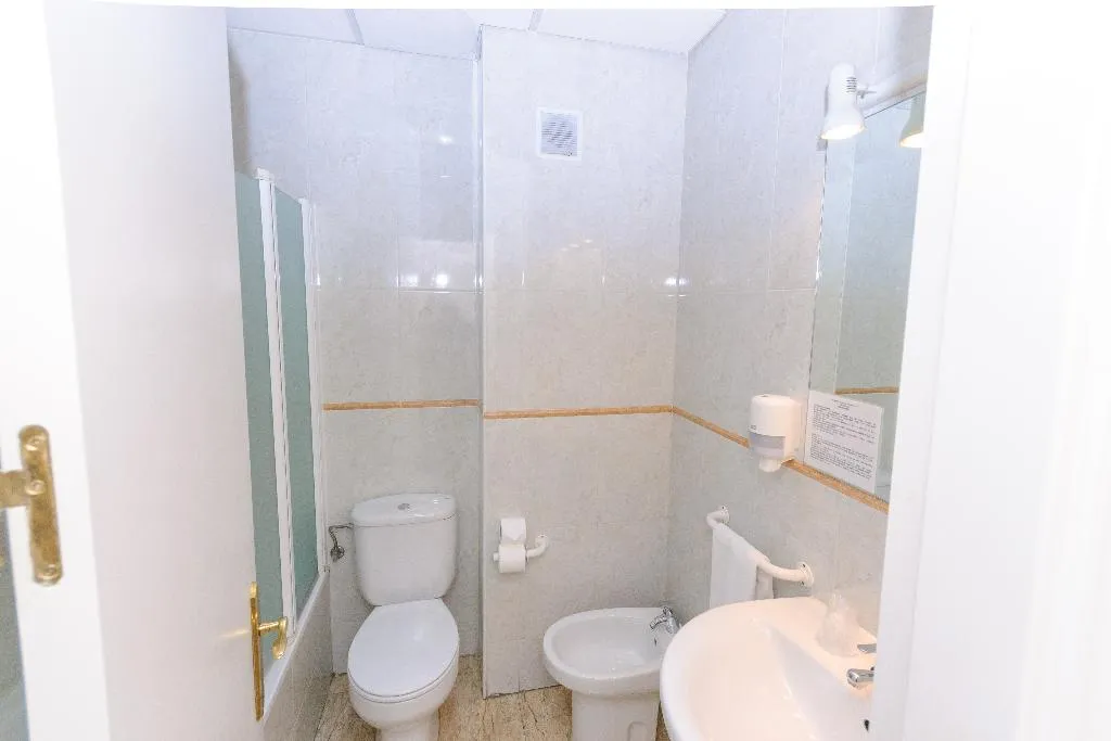 SINGLE STANDARD Room, Barajas Plaza, Madrid