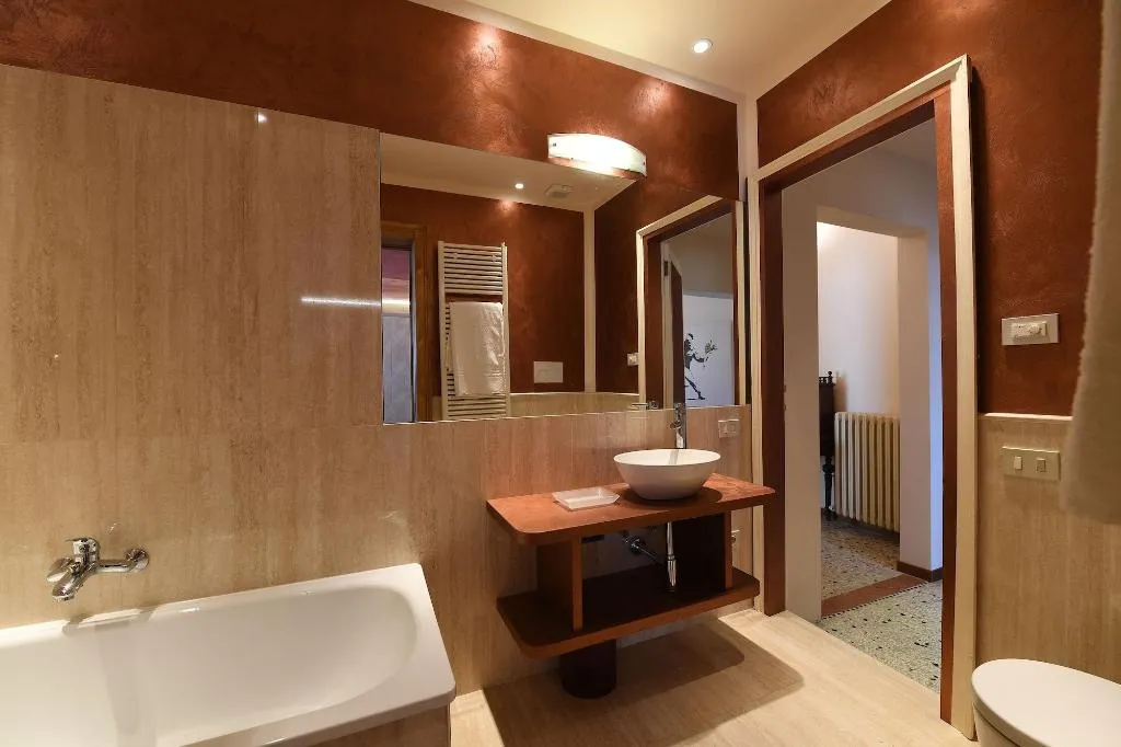 Room, Amor Mio B B, Venice
