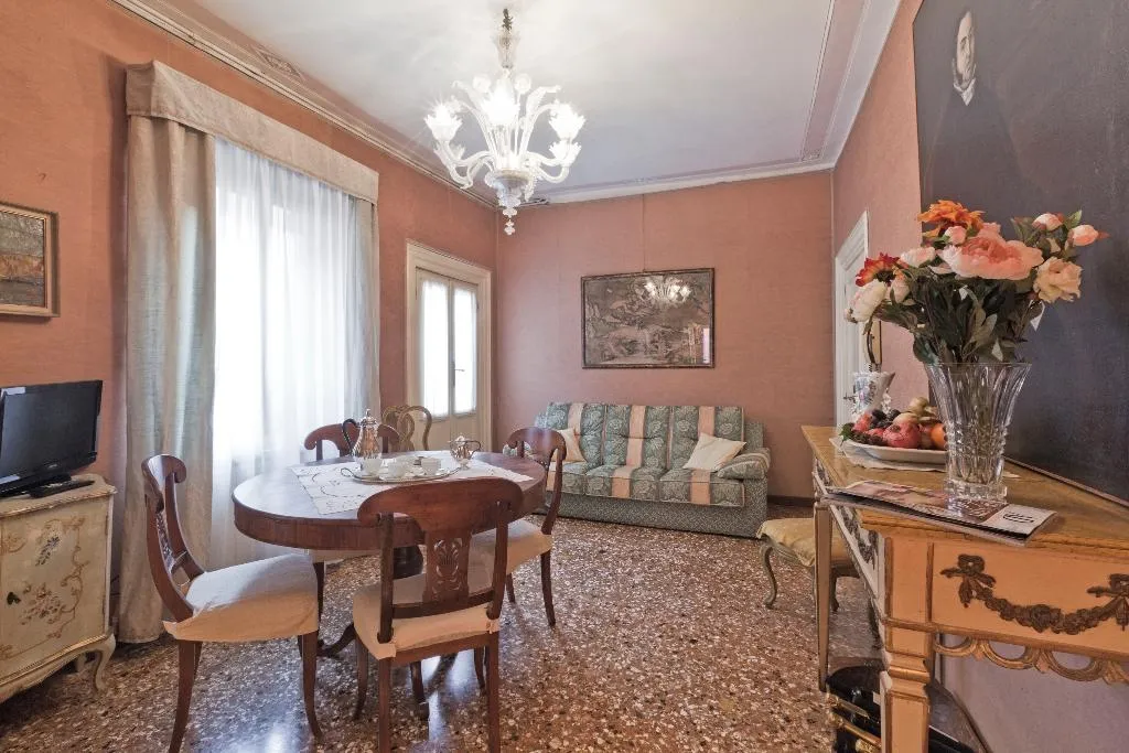 APARTMENT WITH TERRACE Room, Palazzetto San Lio, Venice