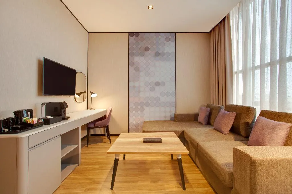 JUNIOR SUITE STANDARD Room, Lemon Tree Hotel Jumeirah, Dubai, Dubai
