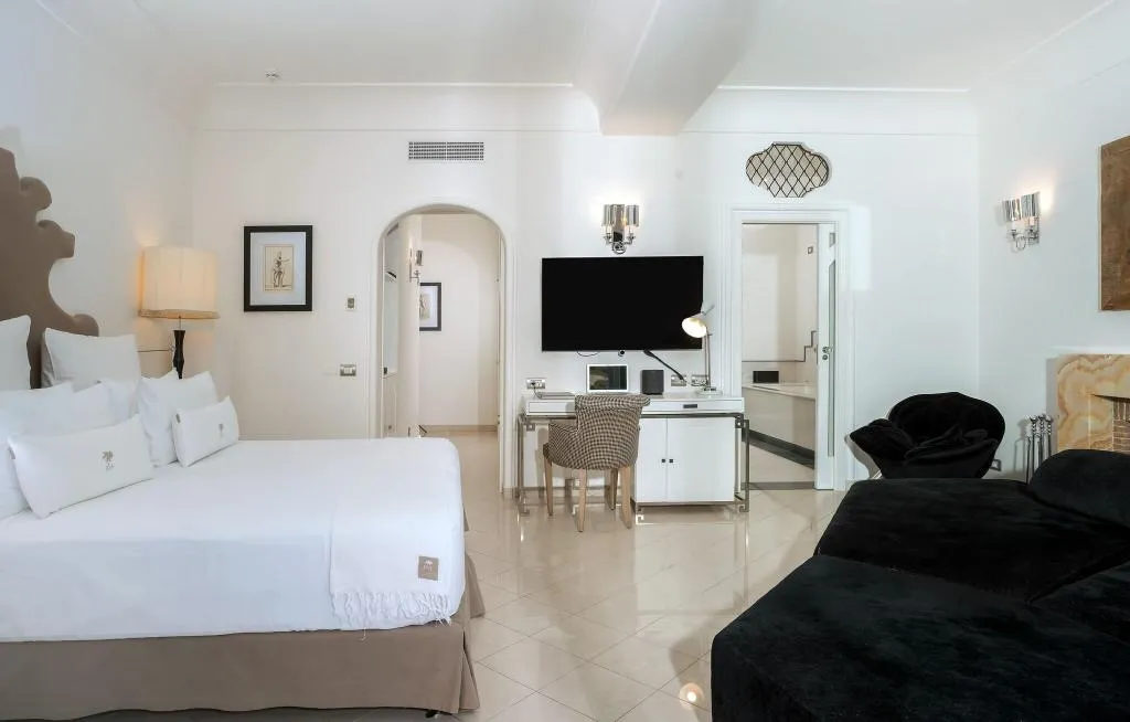 SUITE KING SIZE BED Room, Villa Franca, Naples