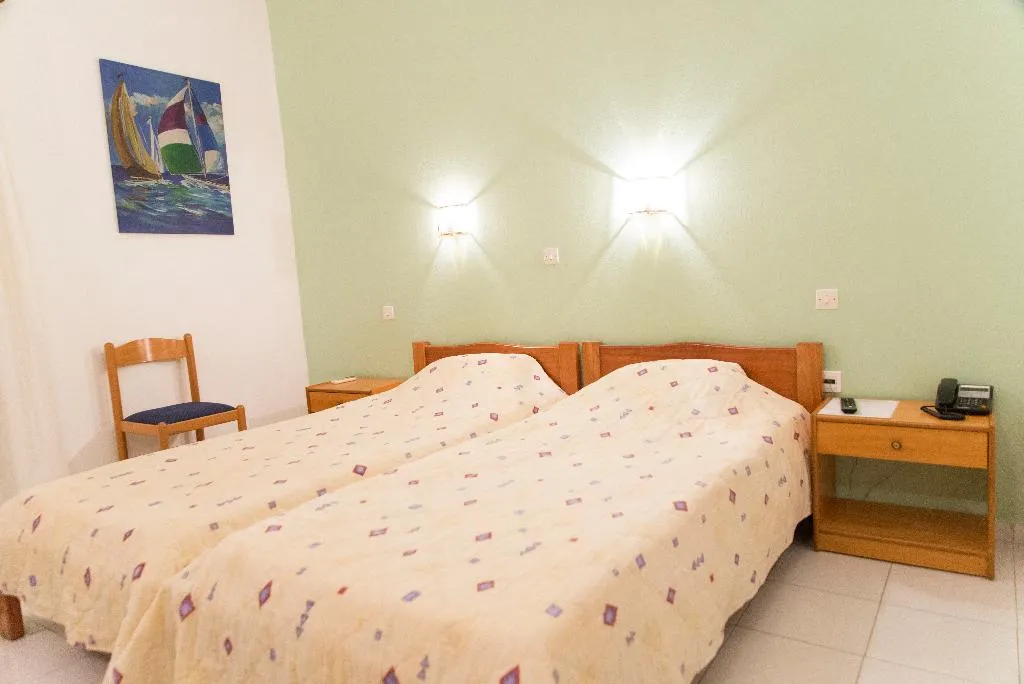 Room, Athina, Kalamata