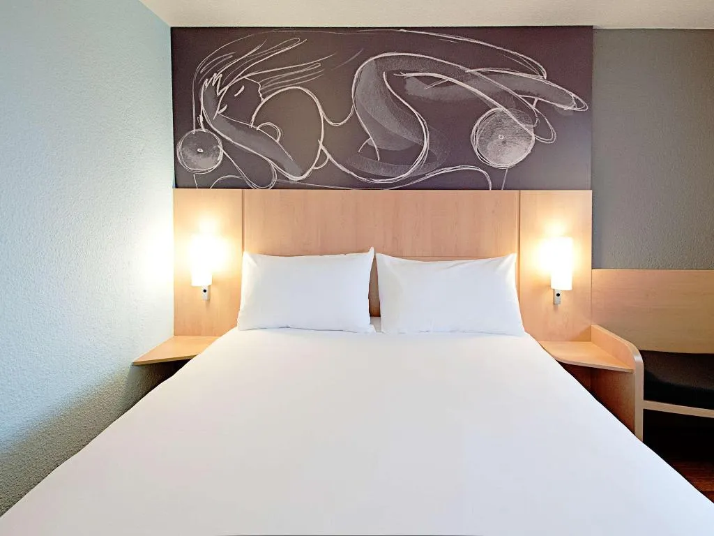 DOUBLE WITH DOUBLE BED Room, ibis Barcelona Meridiana, Barcelona