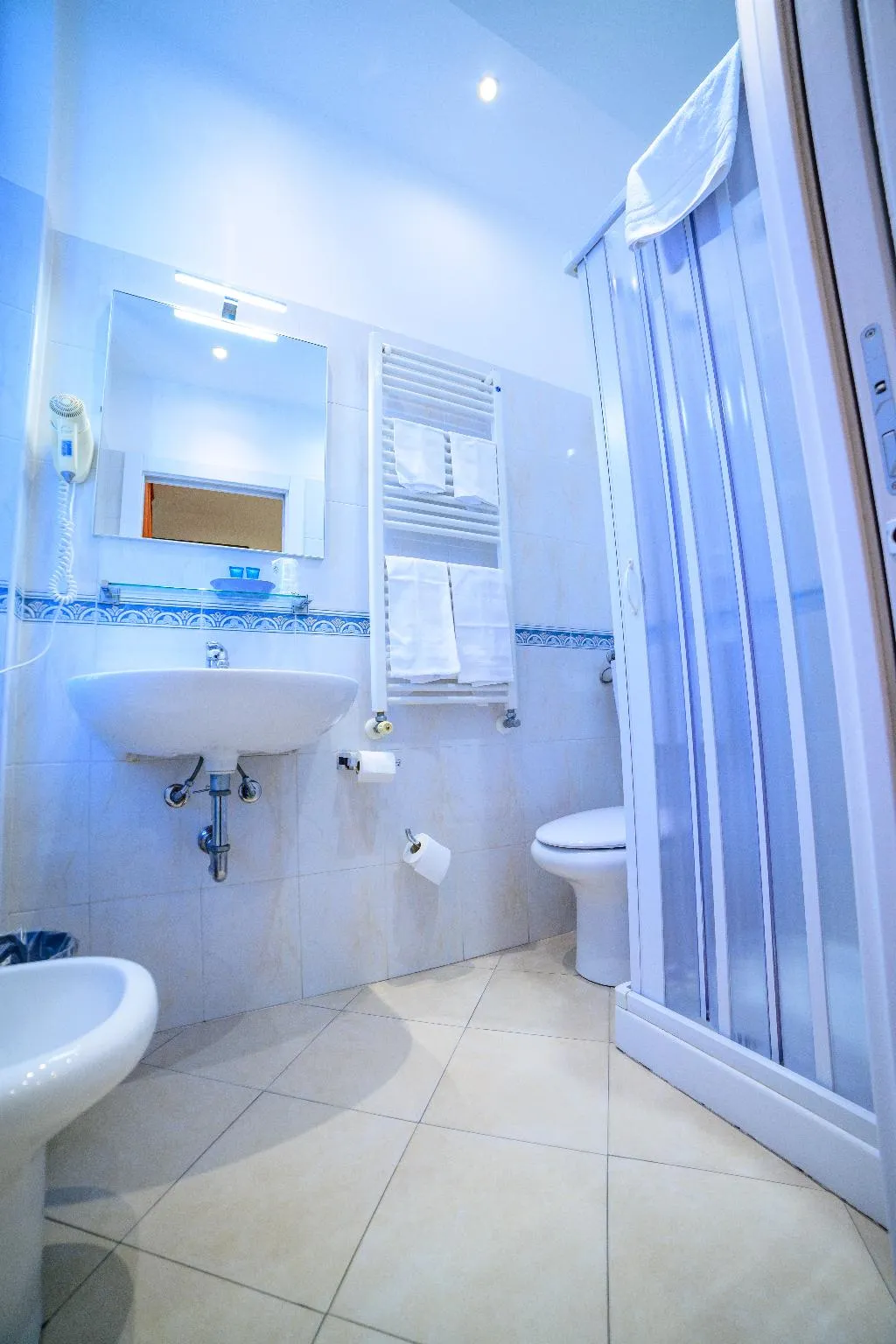 TRIPLE BASIC Room, Hotel Demó, Milan