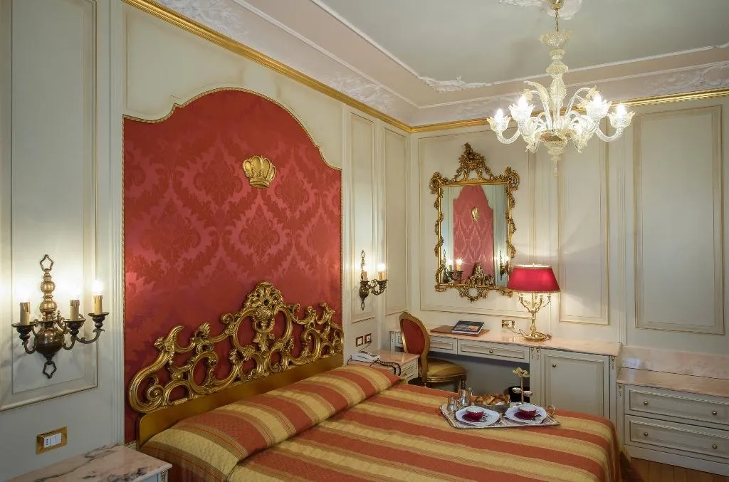 Room, Regina Palace, Milan