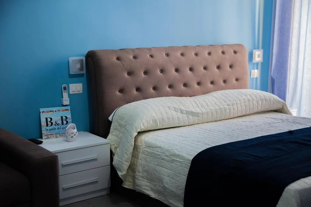 Room, La Perla Del Golfo, Naples
