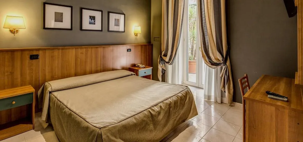 Room, Taormina, Rome