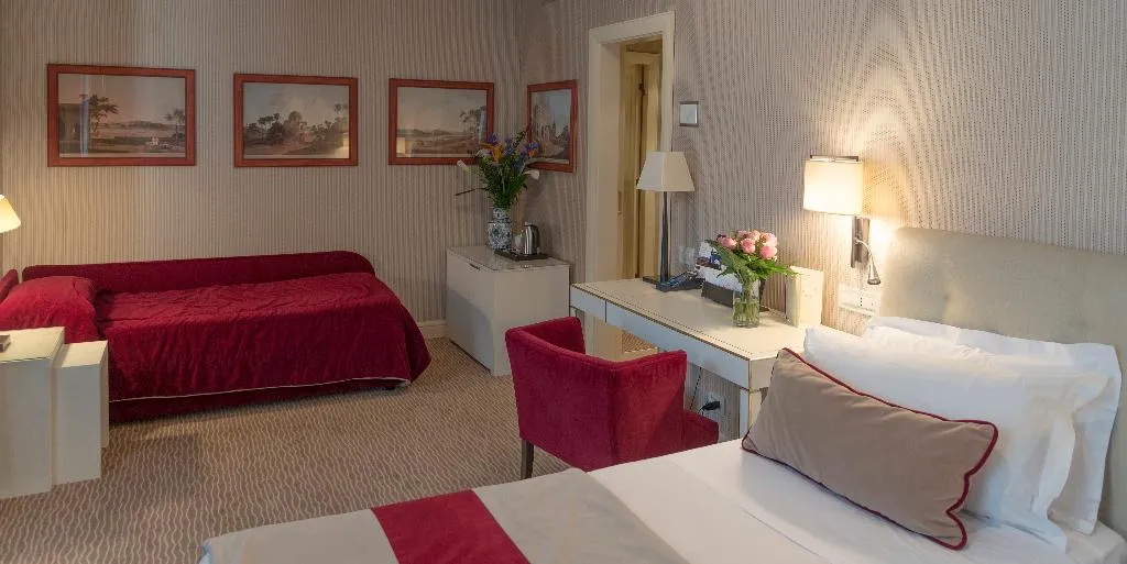 TRIPLE CLASSIC Room, Dei Borgognoni, Rome
