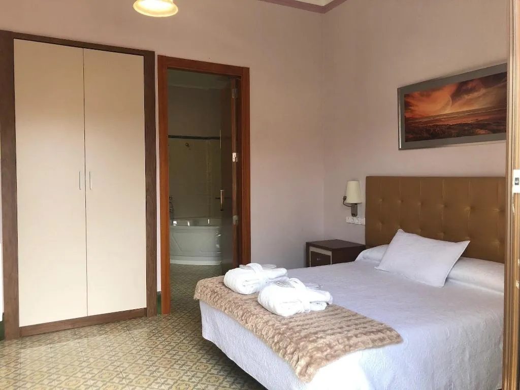 Room, Hotel Llar De Capitans, Barcelona
