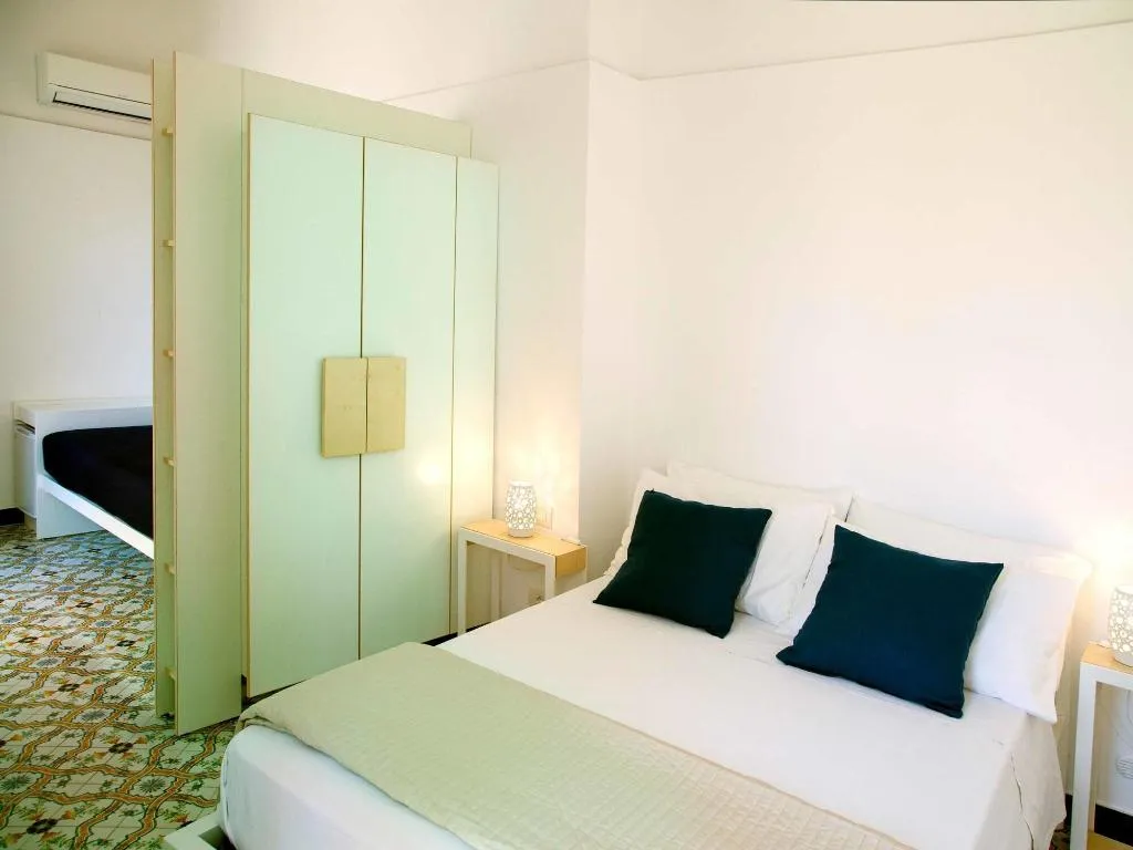 Room, Antonio Massa Lubrense, Naples