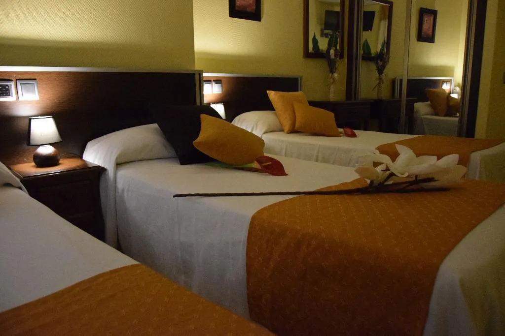 QUADRUPLE STANDARD Room, Complutense, Madrid